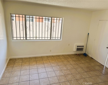 2672 S Redondo Boulevard - Photo Thumbnail 3