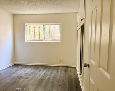 2672 S Redondo Boulevard - Photo Thumbnail 9