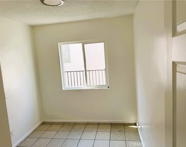 2672 S Redondo Boulevard - Photo Thumbnail 4