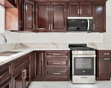 2239 W Lincoln Street - Photo Thumbnail 9