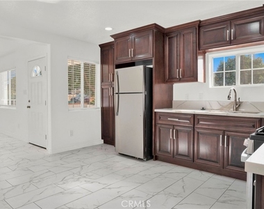 2239 W Lincoln Street - Photo Thumbnail 7