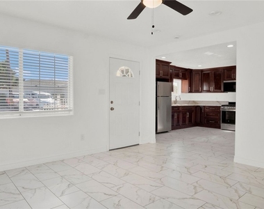 2239 W Lincoln Street - Photo Thumbnail 4