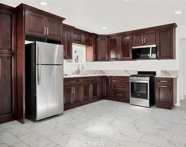 2239 W Lincoln Street - Photo Thumbnail 8