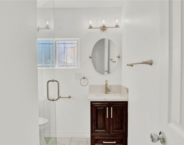 2239 W Lincoln Street - Photo Thumbnail 16