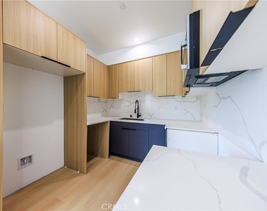 1015 S. Citrus Avenue - Photo Thumbnail 12
