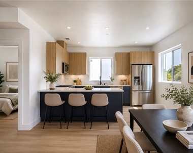 1015 S. Citrus Avenue - Photo Thumbnail 6