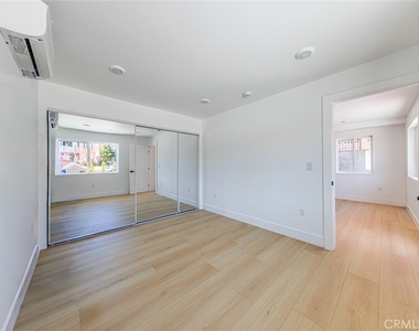 1261 S Longwood Avenue - Photo Thumbnail 19