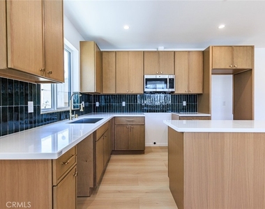 1261 S Longwood Avenue - Photo Thumbnail 21