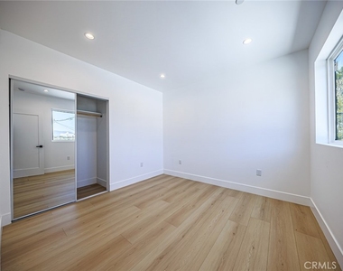 1261 S Longwood Avenue - Photo Thumbnail 26