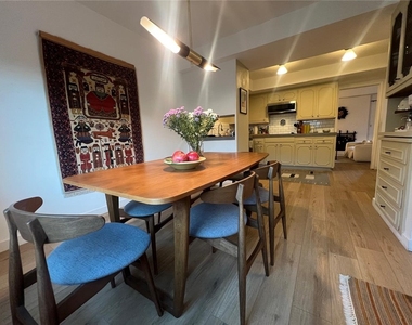 740 W Huntington Drive - Photo Thumbnail 2
