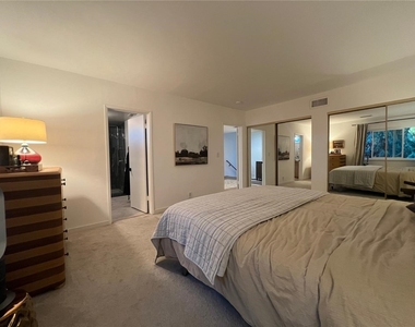 740 W Huntington Drive - Photo Thumbnail 12