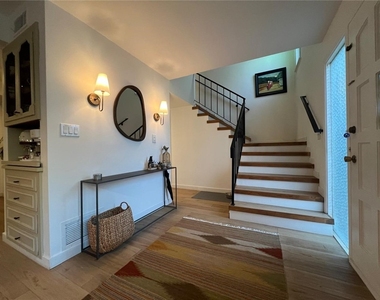 740 W Huntington Drive - Photo Thumbnail 3