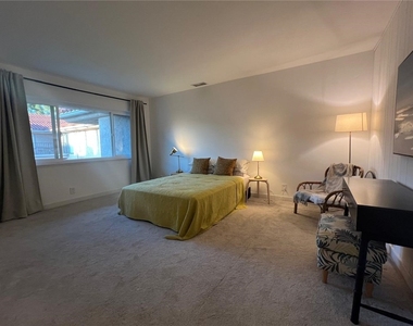 740 W Huntington Drive - Photo Thumbnail 15