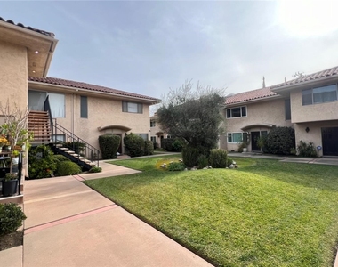 740 W Huntington Drive - Photo Thumbnail 23
