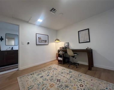 740 W Huntington Drive - Photo Thumbnail 17