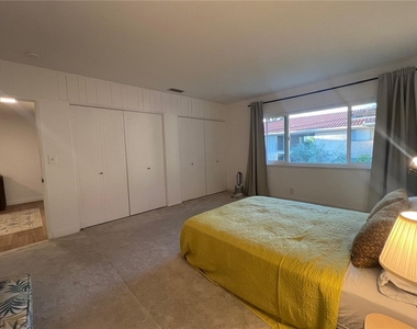 740 W Huntington Drive - Photo Thumbnail 14