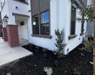 218 Church St - Photo Thumbnail 1