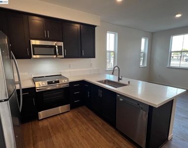218 Church St - Photo Thumbnail 2