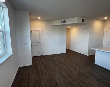 218 Church St - Photo Thumbnail 8