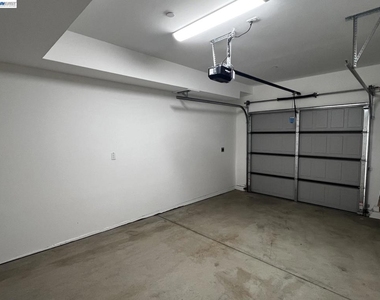 218 Church St - Photo Thumbnail 17