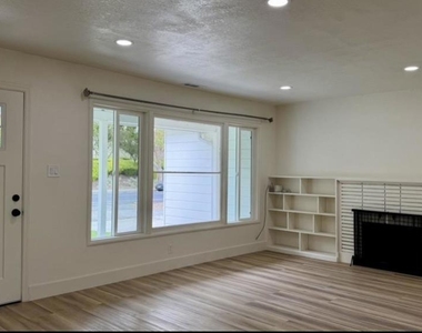 230 Cleaveland Rd - Photo Thumbnail 4