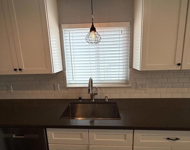 6225 Plymouth Ave - Photo Thumbnail 13