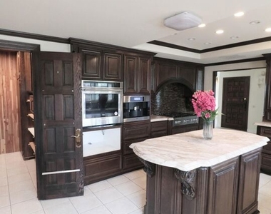 13716 Penn Street - Photo Thumbnail 7