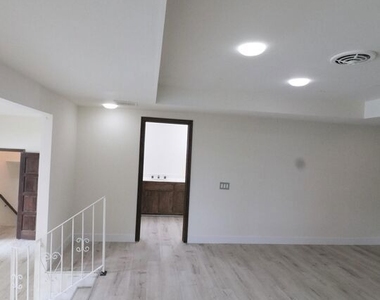 13716 Penn Street - Photo Thumbnail 34