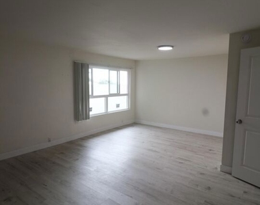 13716 Penn Street - Photo Thumbnail 15