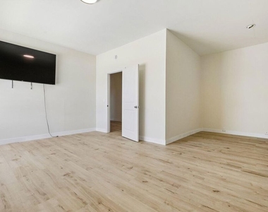 13716 Penn Street - Photo Thumbnail 44