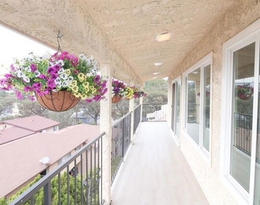 13716 Penn Street - Photo Thumbnail 11