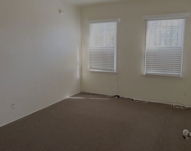 5951 Carlton Way - Photo Thumbnail 8