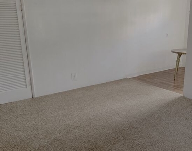 5951 Carlton Way - Photo Thumbnail 3