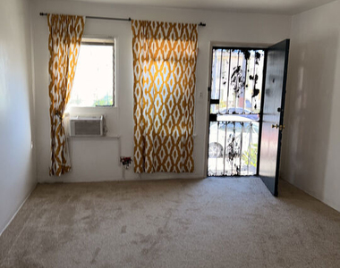 5951 Carlton Way - Photo Thumbnail 17