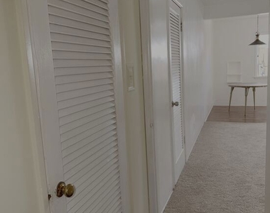 5951 Carlton Way - Photo Thumbnail 12