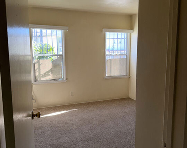 5951 Carlton Way - Photo Thumbnail 23