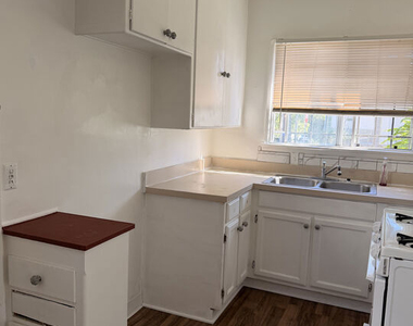 5951 Carlton Way - Photo Thumbnail 6