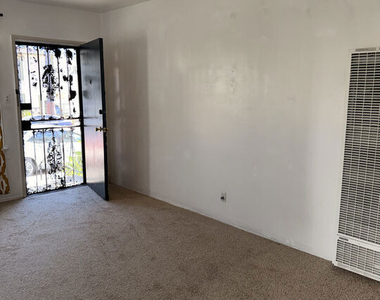 5951 Carlton Way - Photo Thumbnail 19