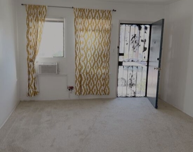 5951 Carlton Way - Photo Thumbnail 5
