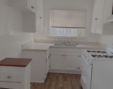 5951 Carlton Way - Photo Thumbnail 4