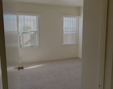 5951 Carlton Way - Photo Thumbnail 7