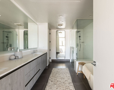 724 N Croft Avenue - Photo Thumbnail 11