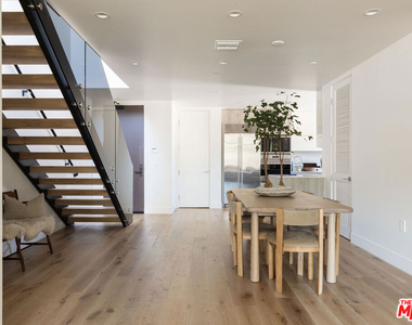 724 N Croft Avenue - Photo Thumbnail 5