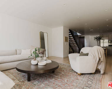724 N Croft Avenue - Photo Thumbnail 3