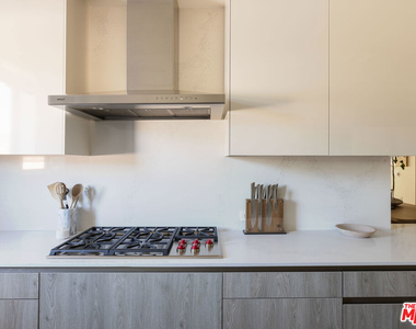 724 N Croft Avenue - Photo Thumbnail 8
