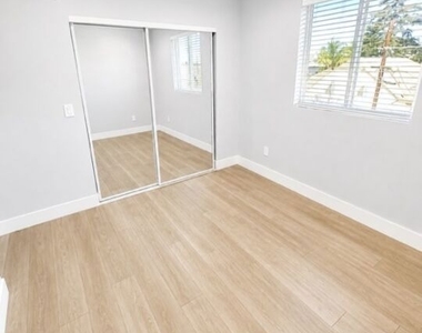 14833 Erwin Street - Photo Thumbnail 6