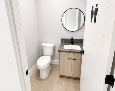 14833 Erwin Street - Photo Thumbnail 4