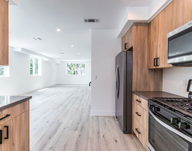4293 Tujunga Avenue - Photo Thumbnail 2