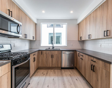 4293 Tujunga Avenue - Photo Thumbnail 1