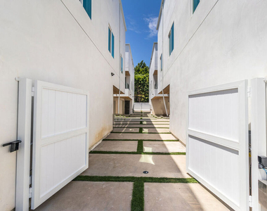 4293 Tujunga Avenue - Photo Thumbnail 13